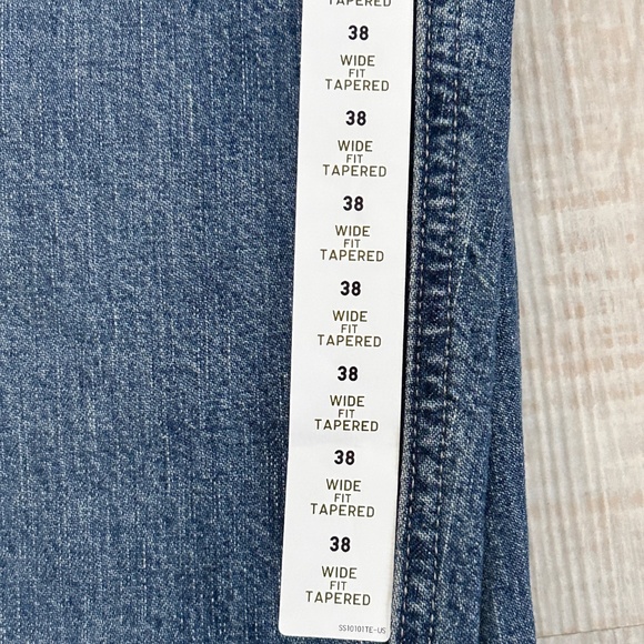 NWT Uniqlo Wide Fit Jeans 38 X 31 Men's All season tapered legs - Picture 3 of 7